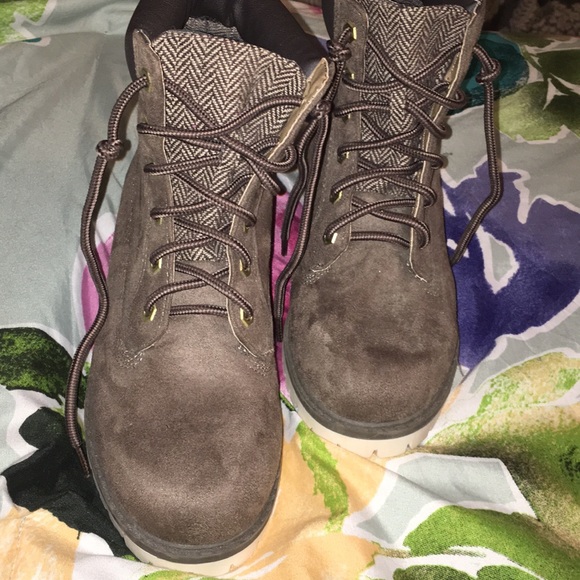 Boots - Picture 2 of 6